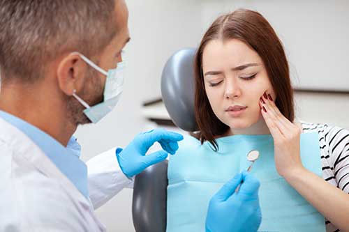 Treating-a-Chipped-Tooth a girl get treatment for her chipped tooth